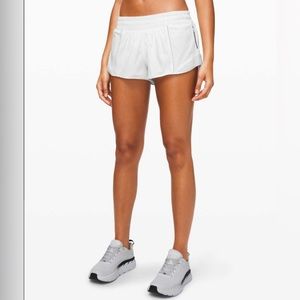 Lululemon 2.5 White Hotty Hot Shorts